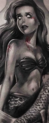Ein Tattoo im Color Tattoo Style, das eine düstere Meerjungfrau mit beeindruckenden Schattierungen und subtilem Farbeinsatz darstellt.