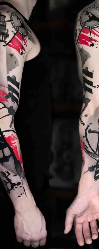 Ein Arm-Tattoo im Trash Polka Tattoo Style, das einen Leuchtturm und nautische Symbole mit roten und schwarzen grafischen Pinselstrichen kombiniert.